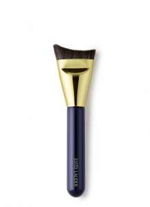 Estee Lauder's new Sculpting Foundation Brush is a short hair brush with a unique sickle-like toe shape. 